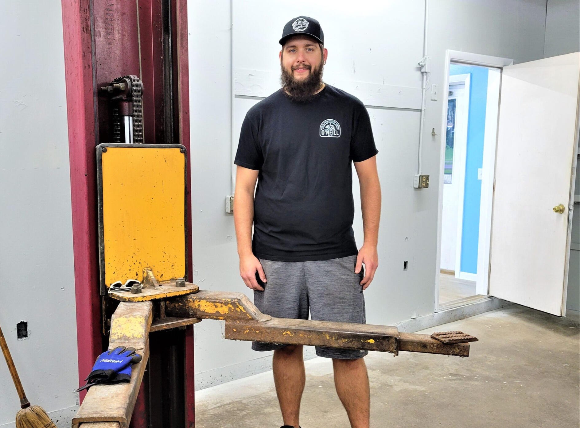 Groton Auto Service Logo